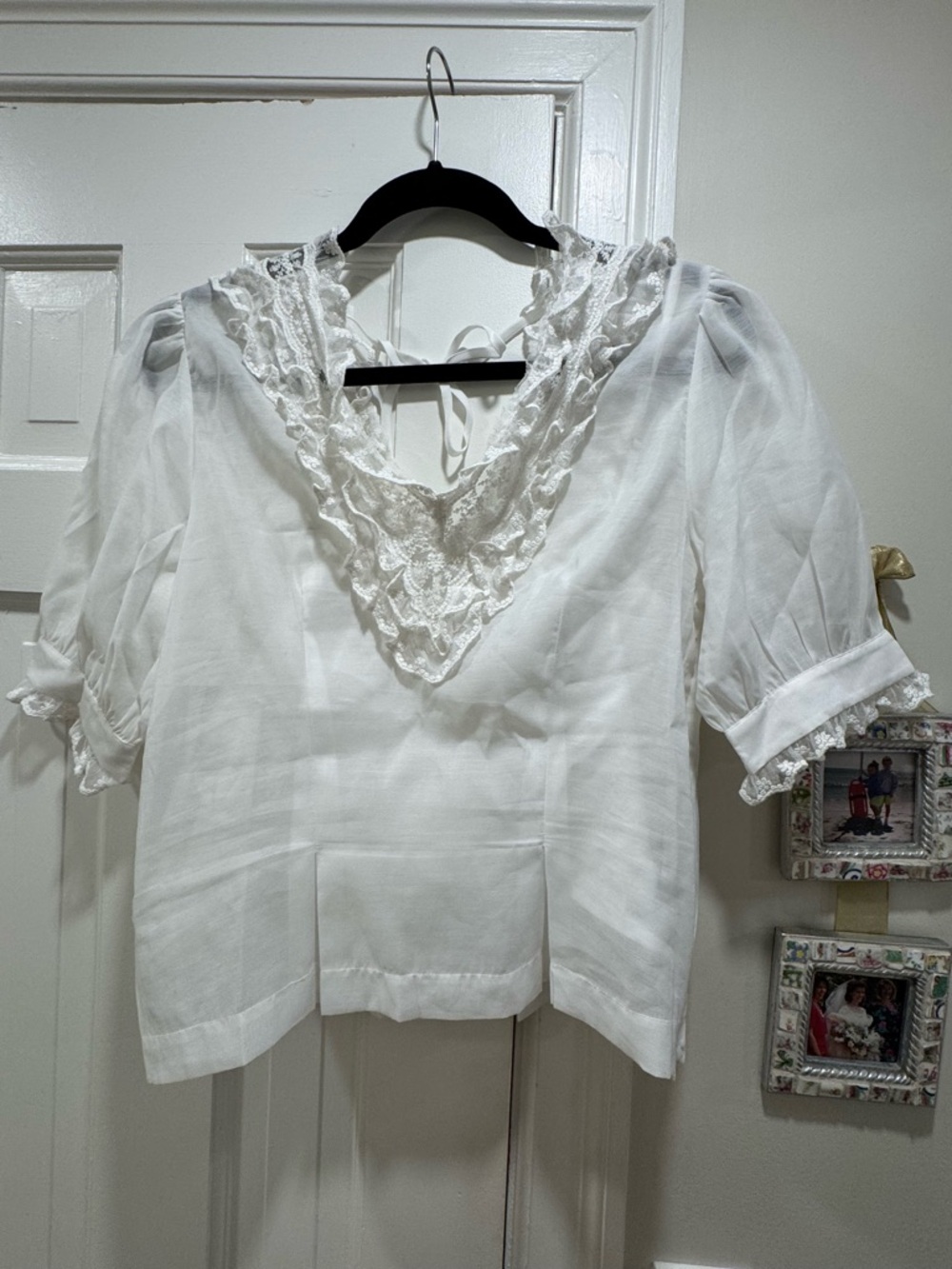 Women's White Cotton Lace V-Neck Puff Sleeve Top